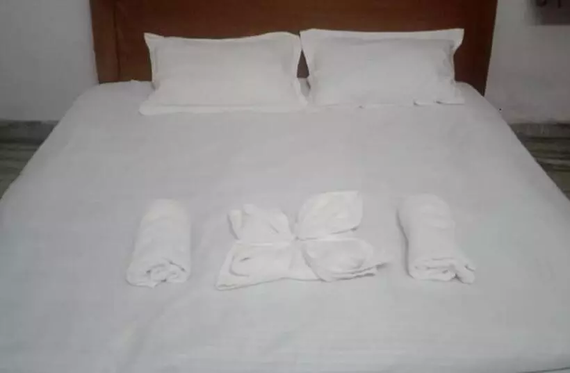 ペンション Comfy Stays Guest House & Banquet Hall