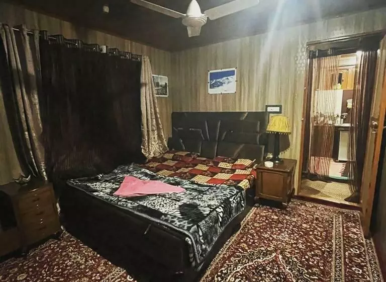 ペンション Flora Cottage
