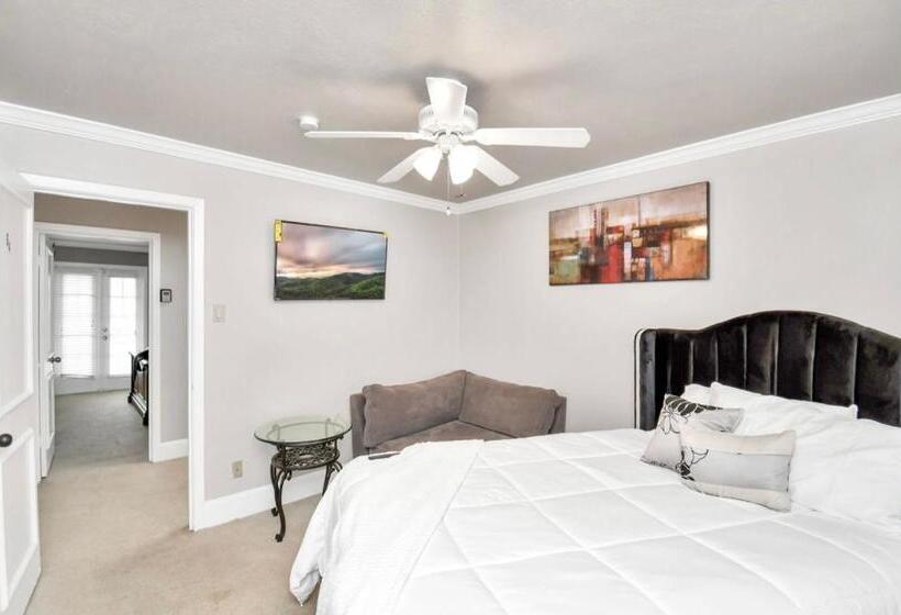 住宿加早餐  Stunning Private Room In Town Home