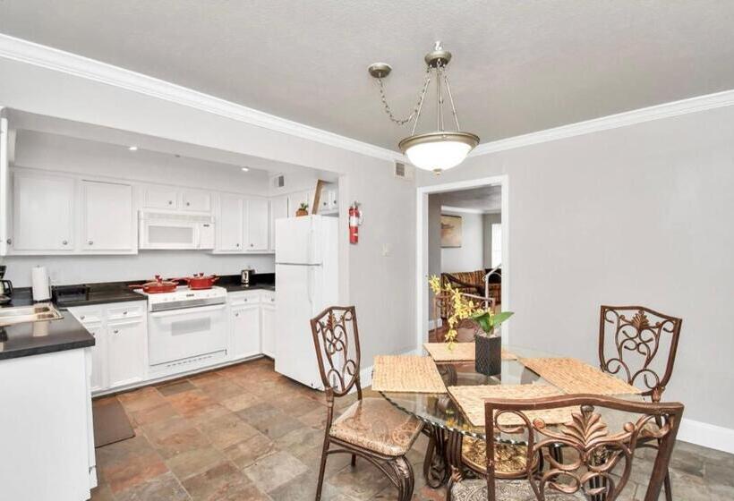 住宿加早餐  Stunning Private Room In Town Home