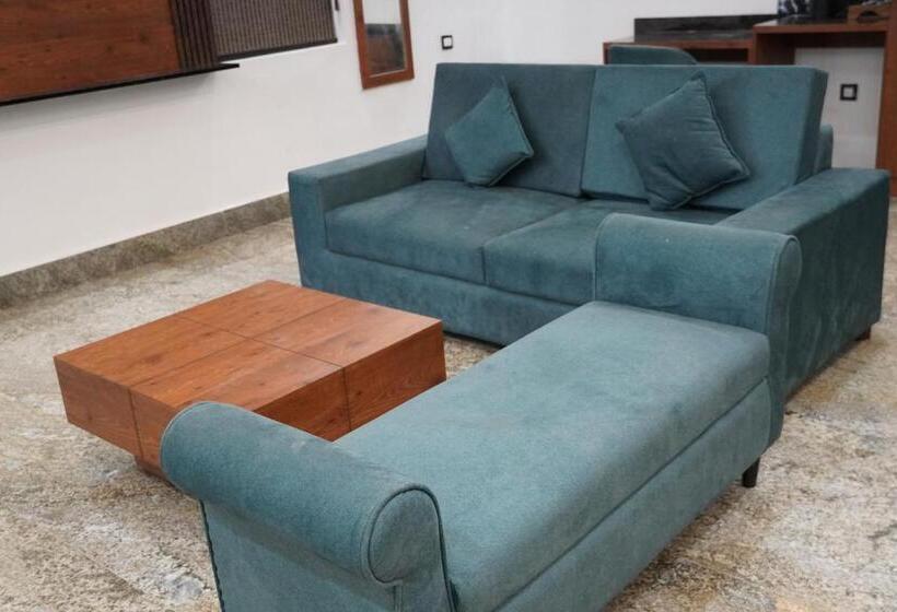 Green Sarovar Hotel & Restaurant