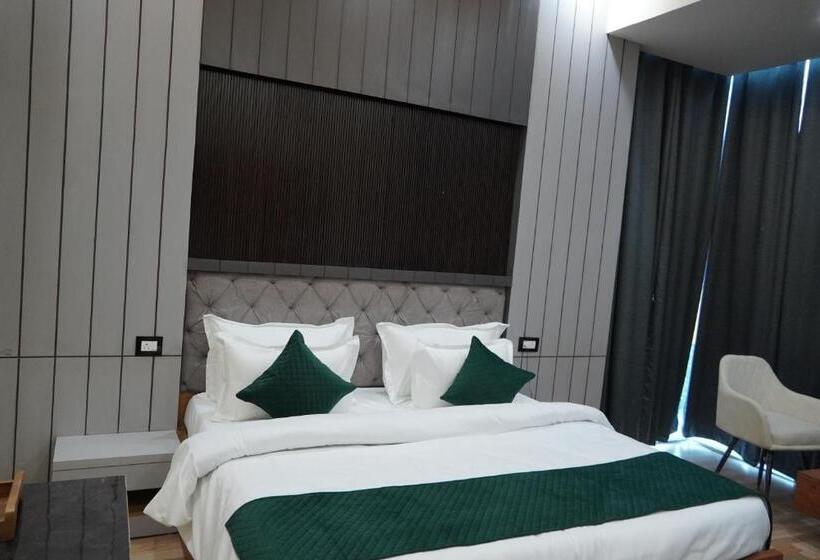 Green Sarovar Hotel & Restaurant