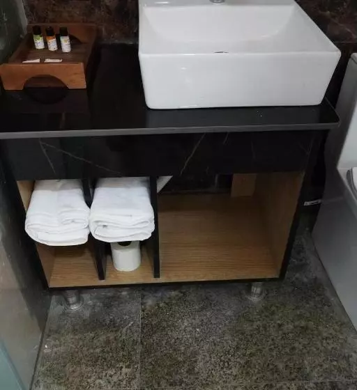 Green Sarovar Hotel & Restaurant