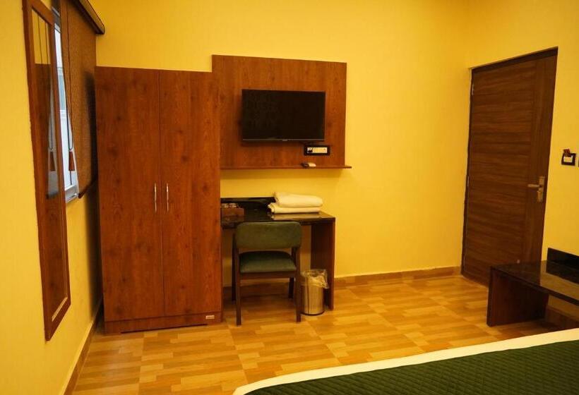 Green Sarovar Hotel & Restaurant