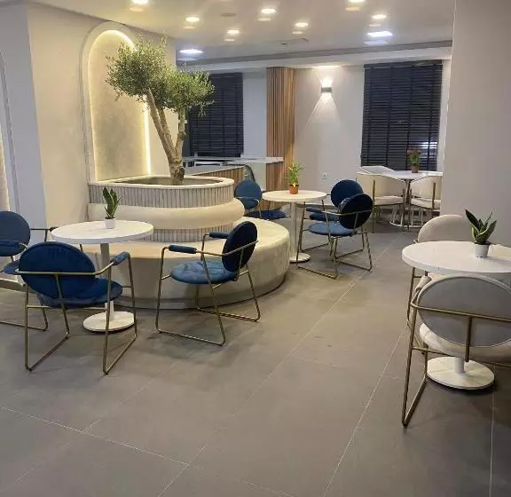 Rosella Royal Suit   روزيلا رويال