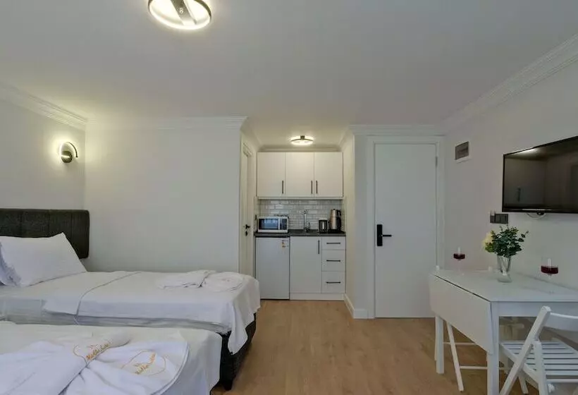 ホテル Miralya Suites