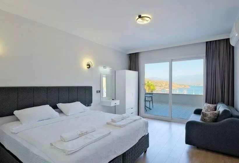 ホテル Miralya Suites