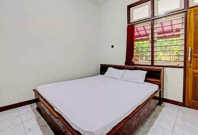 ホテル Oyo 92710 Losmen Tjabe Merah