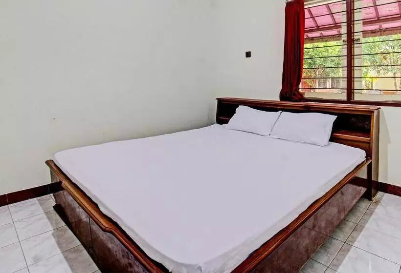 ホテル Oyo 92710 Losmen Tjabe Merah