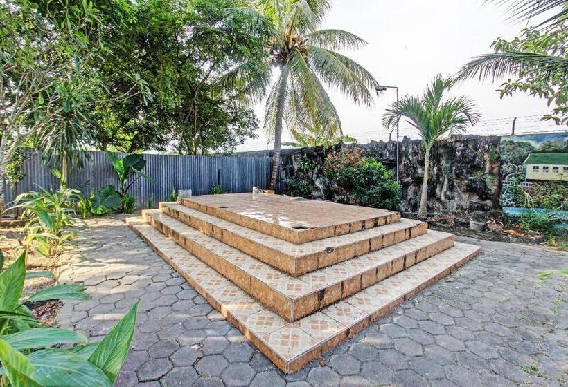 فندق Oyo 92710 Losmen Tjabe Merah