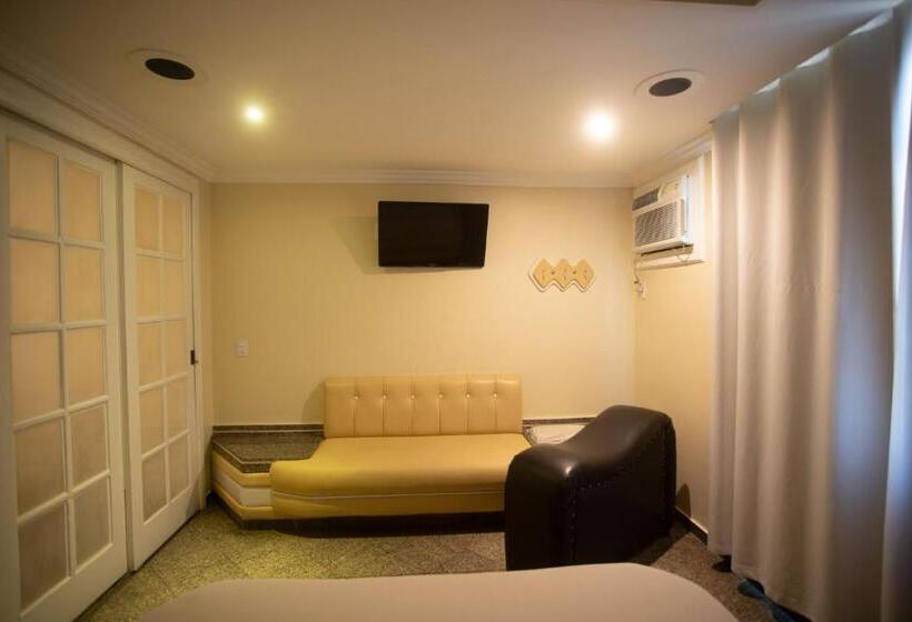 هتل Show Adult Only