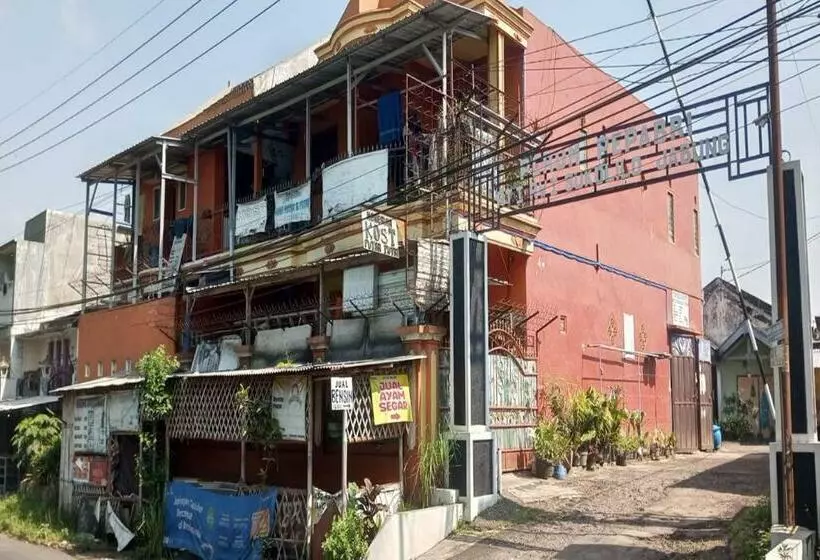 Hotelli Spot On 92743 Kost Elisabeth Syariah