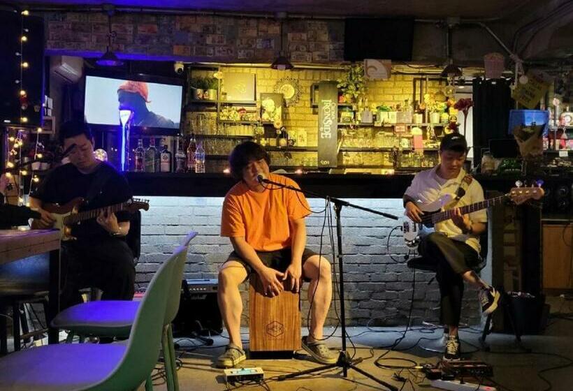 Inno Hostel & Pub Lounge Hongdae