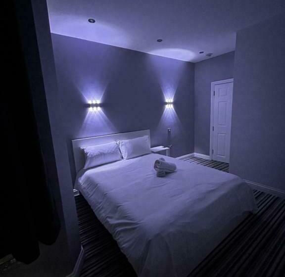 هاستل 339 High Town Road