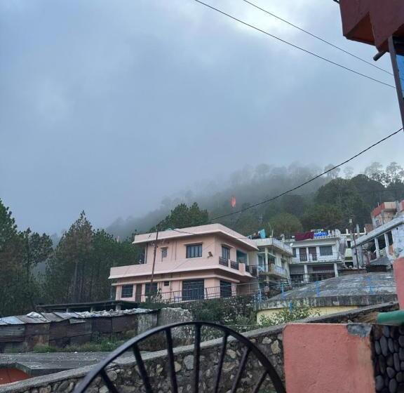 Отель Maheshwari & Banquet Hall