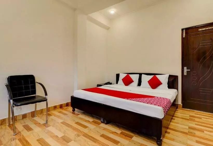 ホテル Oyo Flagship Saffron Inn