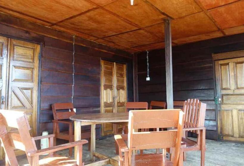 پانسیون Robinson S Hut