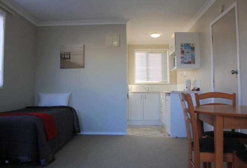 Coronation Court Motel