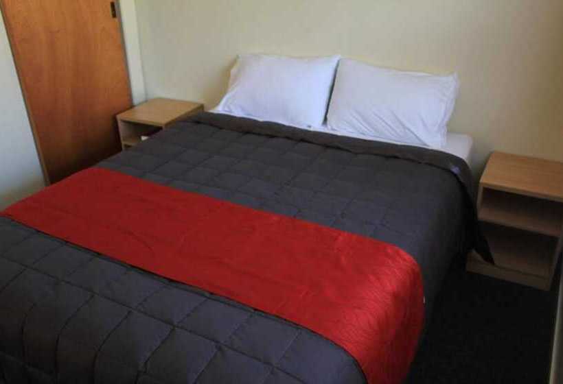 Coronation Court Motel