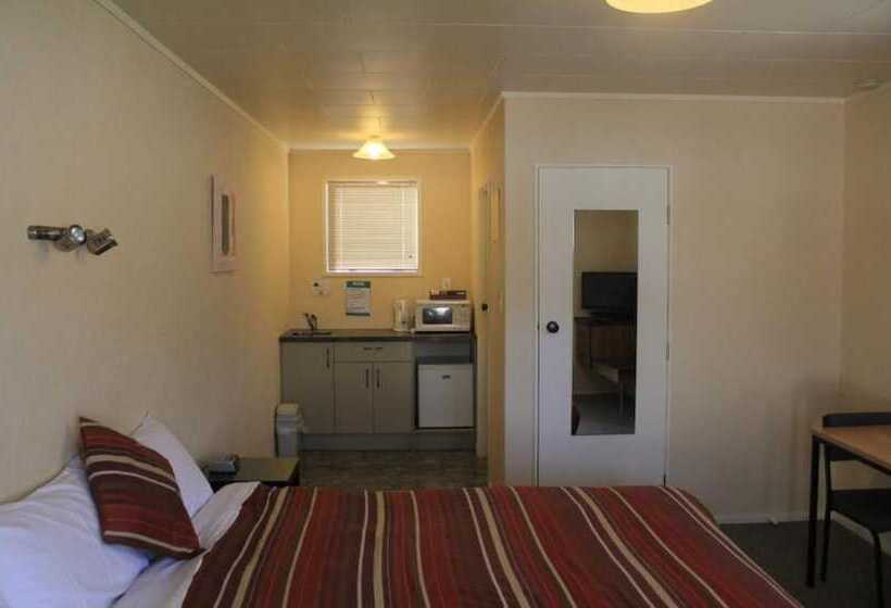 Coronation Court Motel