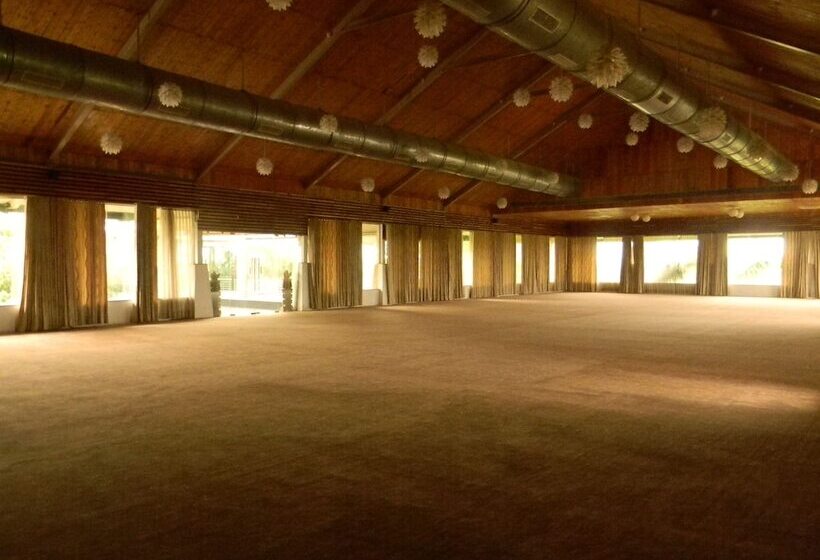 호텔 Aarohi Starz Club