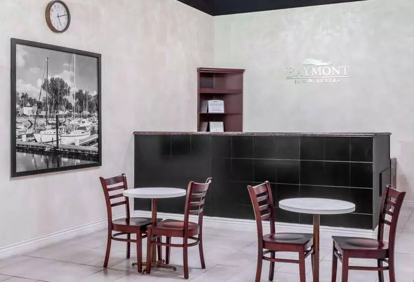 ホテル Baymont By Wyndham Delavan Near Lake Geneva