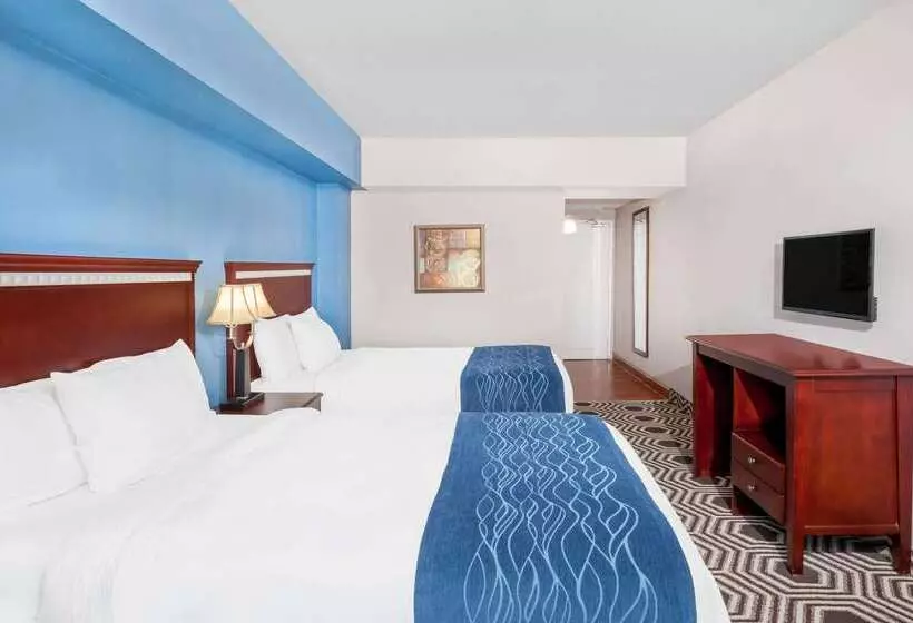 ホテル Baymont By Wyndham Delavan Near Lake Geneva