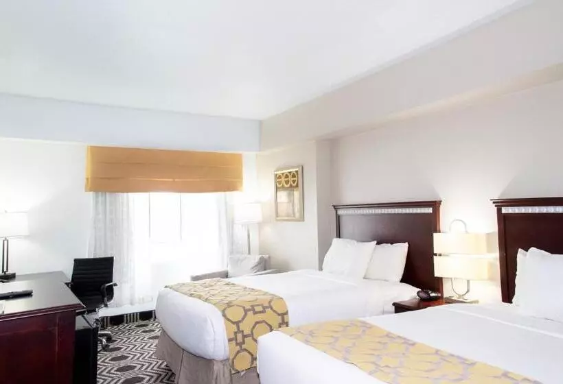 ホテル Baymont By Wyndham Delavan Near Lake Geneva