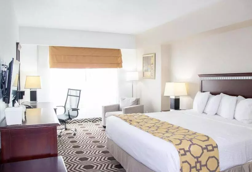 ホテル Baymont By Wyndham Delavan Near Lake Geneva