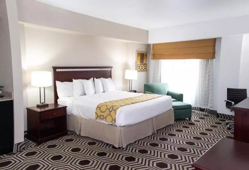 ホテル Baymont By Wyndham Delavan Near Lake Geneva
