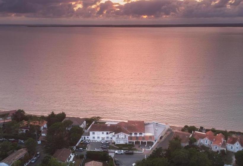 Beach Hotel   Le Grand Chalet