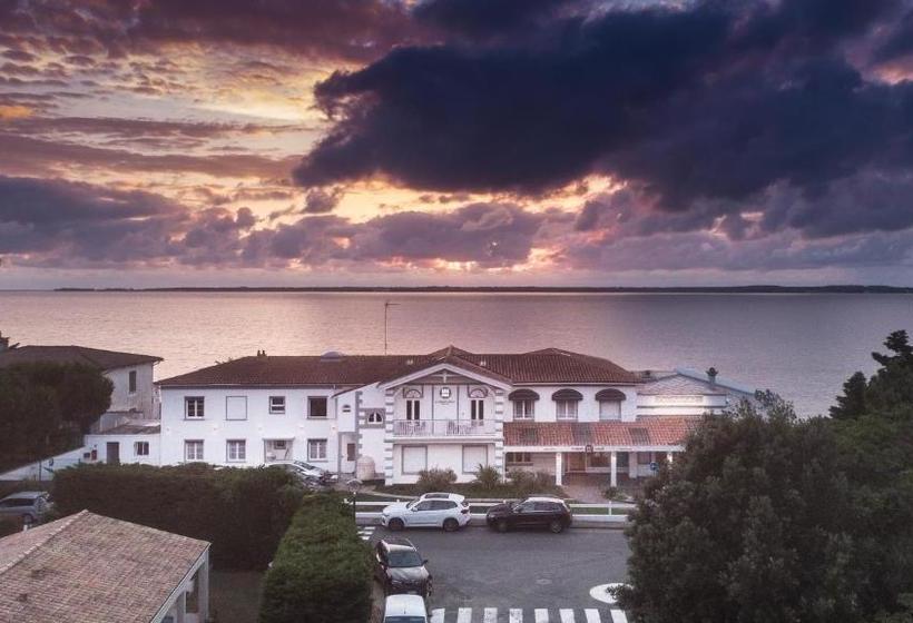 Beach Hotel   Le Grand Chalet