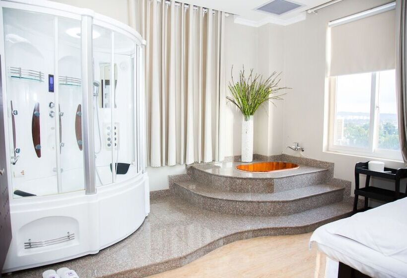 Hai Ba Trung Hotel & Spa