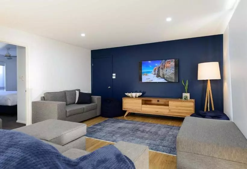 ホテル Georges Bay Apartments