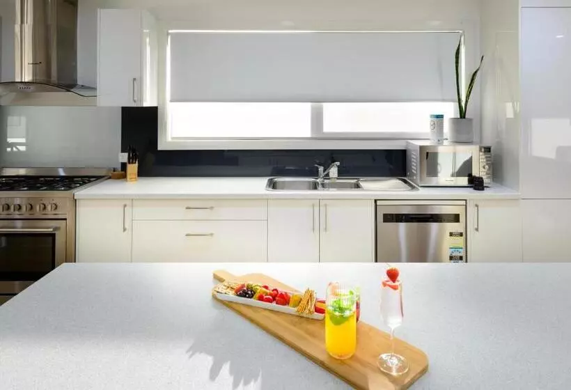 ホテル Georges Bay Apartments