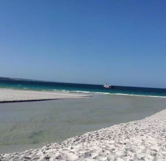 ホテル Georges Bay Apartments