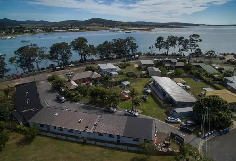 ホテル Georges Bay Apartments