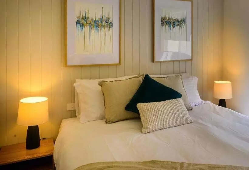 ホテル Georges Bay Apartments