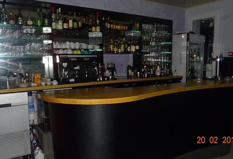 Beach Hotel   Le Grand Chalet