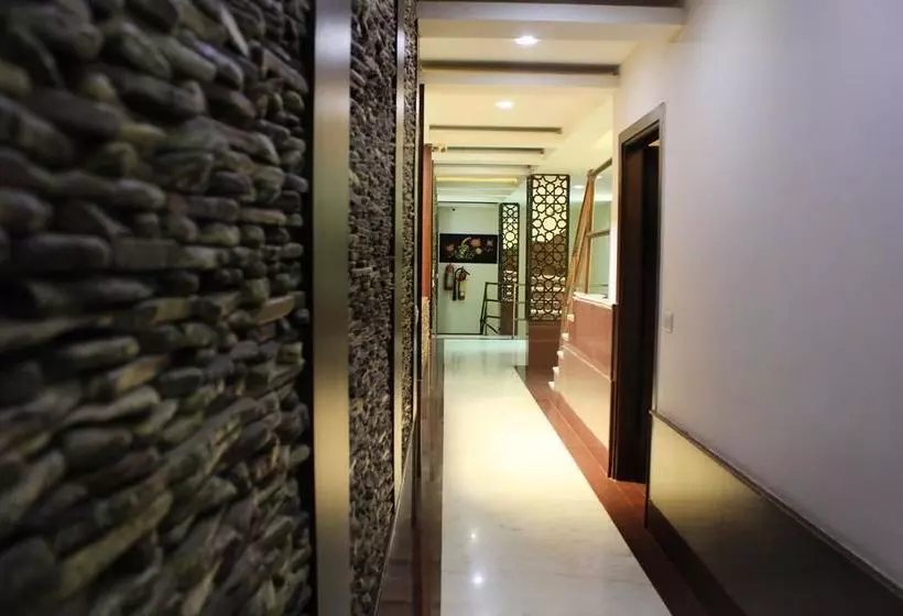 ホテル Oyo Rooms Rajouri Garden Metro Station