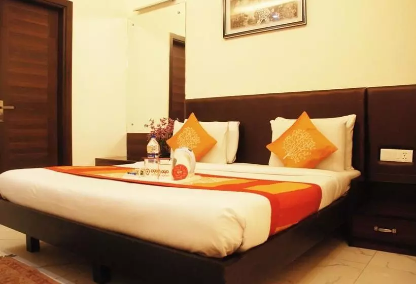 ホテル Oyo Rooms Rajouri Garden Metro Station