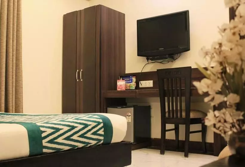 ホテル Oyo Rooms Rajouri Garden Metro Station