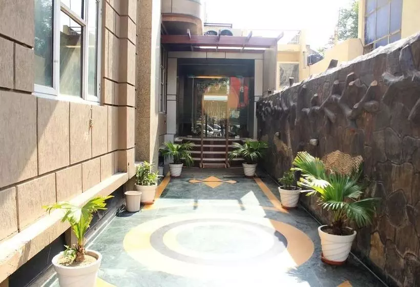 ホテル Oyo Rooms Rajouri Garden Metro Station