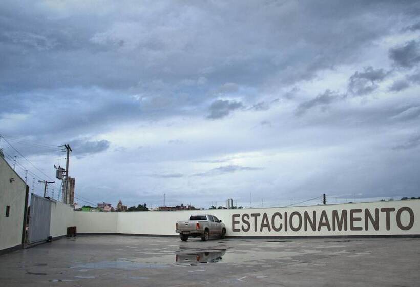 בית מלון כפרי Saron