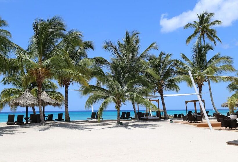 Los Flamencos Aparthotel Beach Club