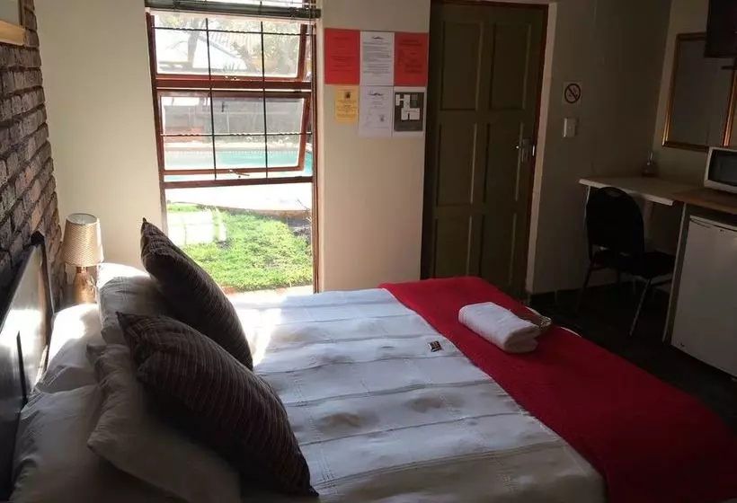 پانسیون Travellers Nest Guesthouse