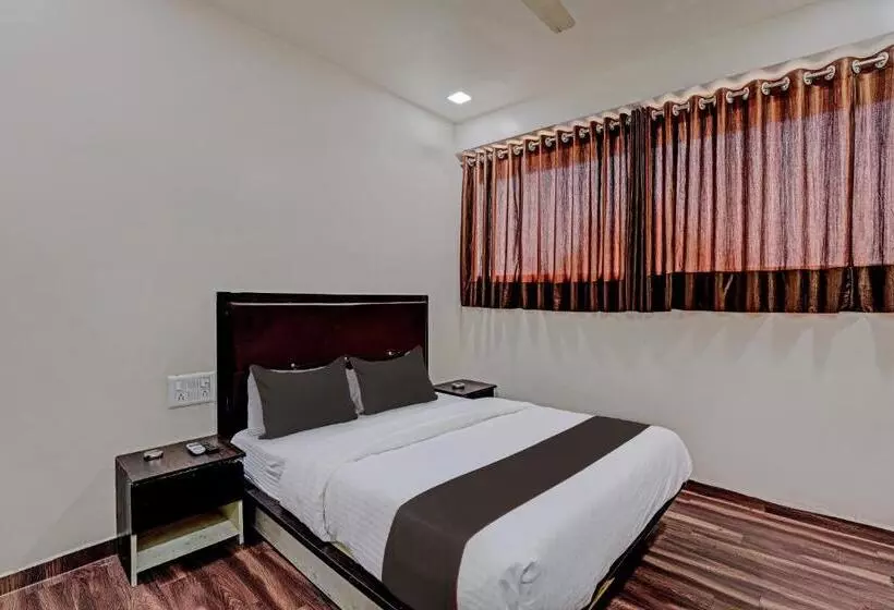 Collection O Hotel Royal Inn