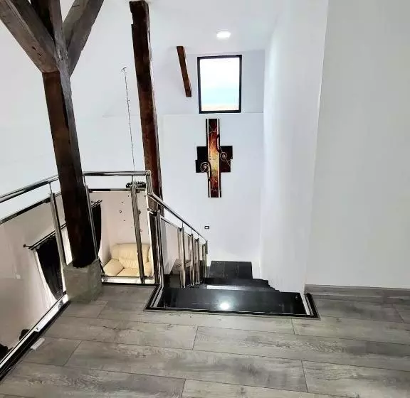 Majatalo Casuta Din Drumul Muntelui