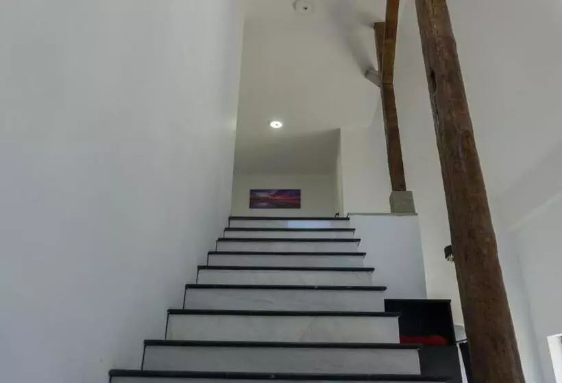 Majatalo Casuta Din Drumul Muntelui