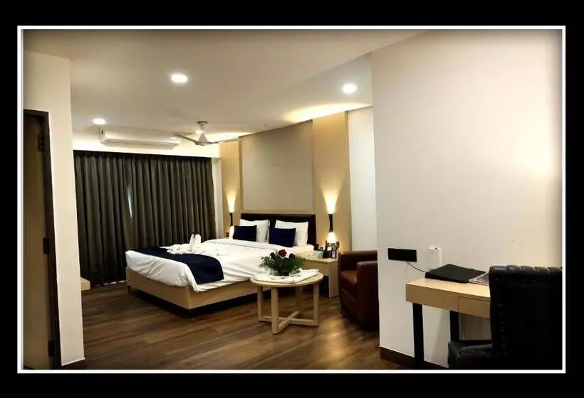 Hotelli Sri Sri Sri Excellency